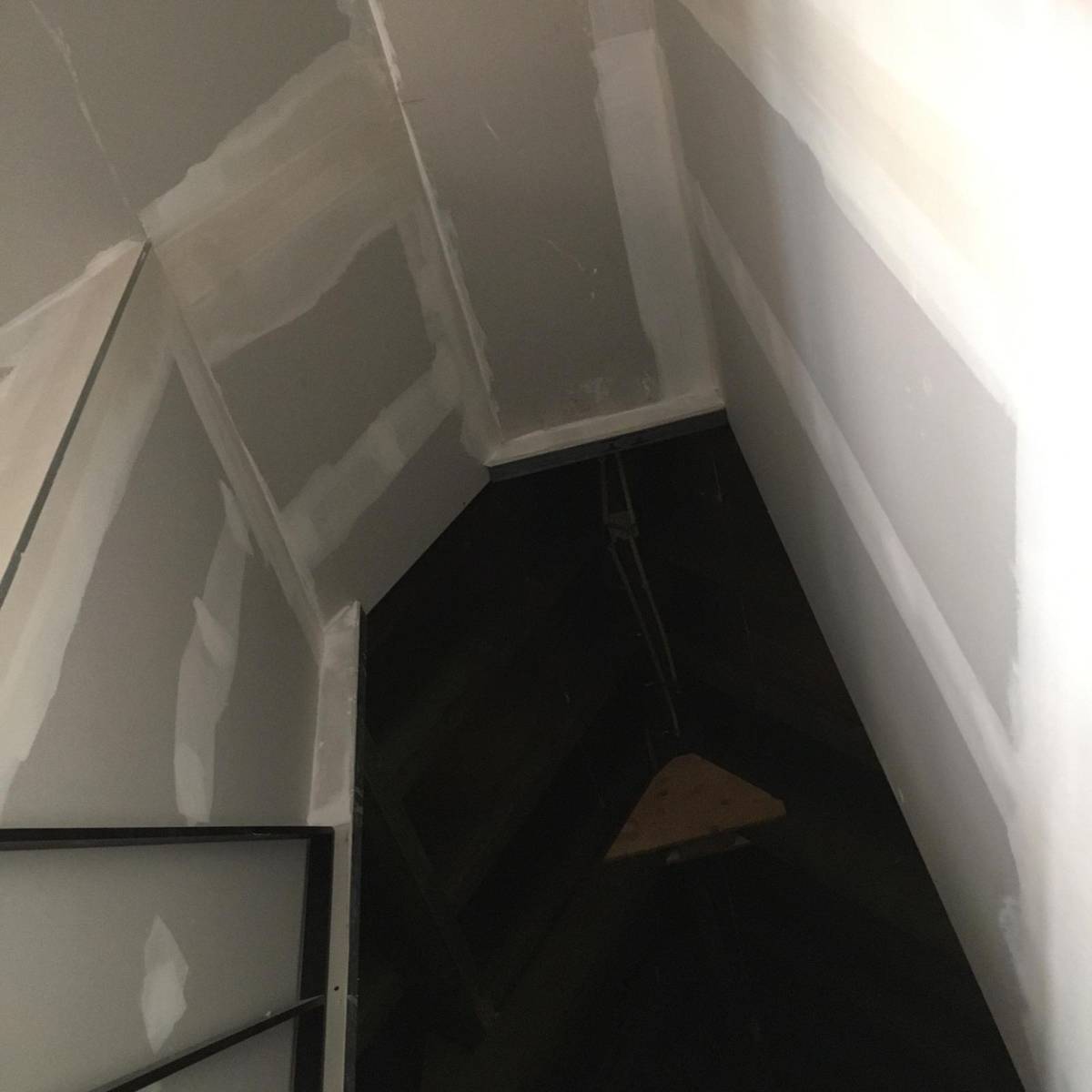Voegwerk en plamuur, klaar voor schilderwerk